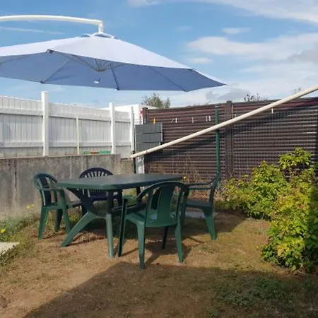 Holiday home Maison Agreable A 300m De La Avec Cour Et Tv, 3 Chambres, Pour 6 Personnes, - Fr-1-476-200 *