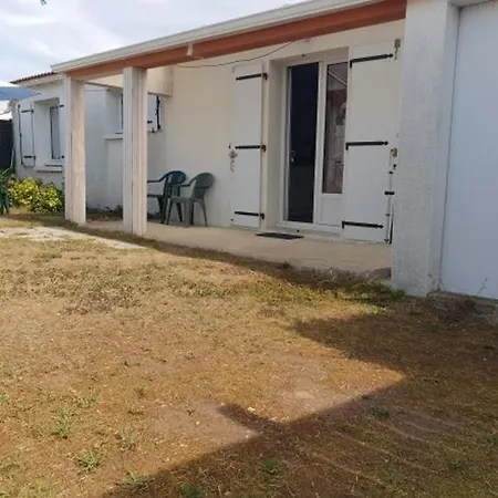 Maison Agreable A 300m De La Avec Cour Et Tv, 3 Chambres, Pour 6 Personnes, - Fr-1-476-200 *