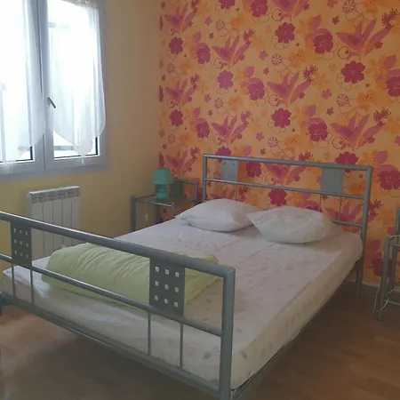 Holiday home Maison Agreable A 300m De La Avec Cour Et Tv, 3 Chambres, Pour 6 Personnes, - Fr-1-476-200 *